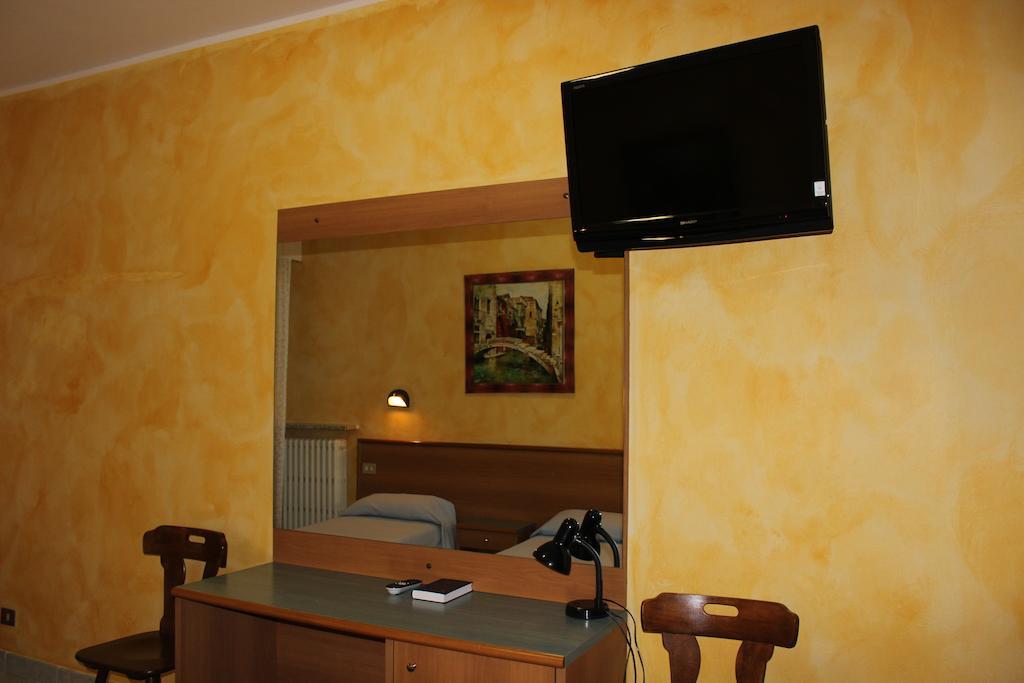Albergo Napoleone Сант'Амброджо-ді-Вальполічелла Номер фото