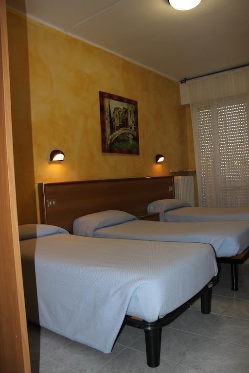 Albergo Napoleone Сант'Амброджо-ді-Вальполічелла Номер фото