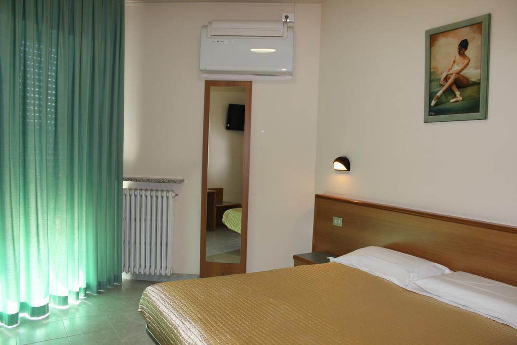 Albergo Napoleone Сант'Амброджо-ді-Вальполічелла Екстер'єр фото