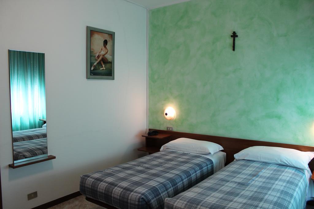 Albergo Napoleone Сант'Амброджо-ді-Вальполічелла Екстер'єр фото